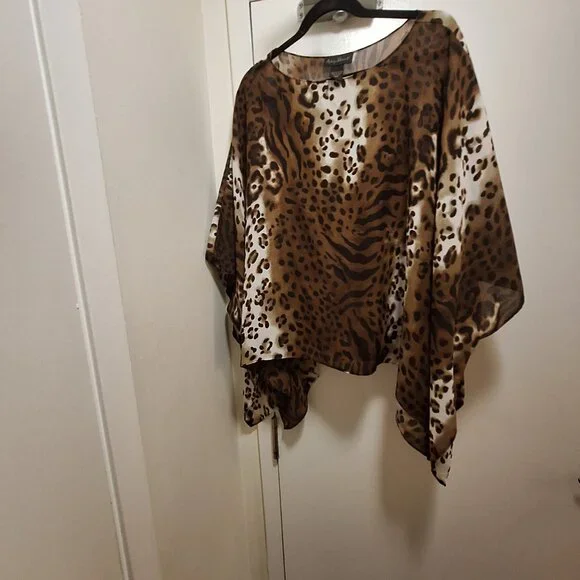 ASHLEY STEWART TOP. - Picture 2 of 5